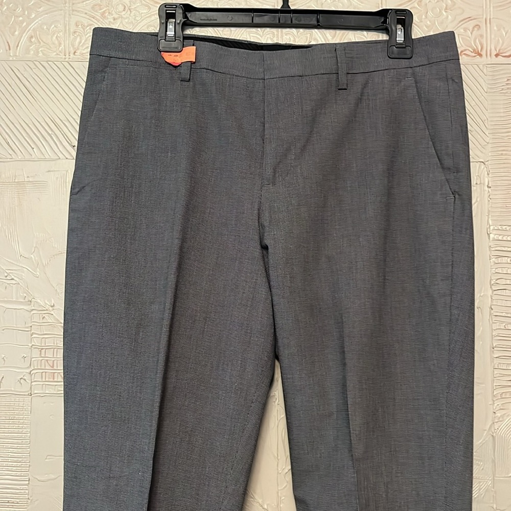 EUC Express Men’s Stretch Gray Dress Pants/Chinos, size 33/32